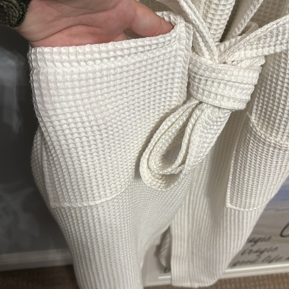 Mirko waffle weave white robe. Long sleeve, belt closure, and two front pockets - Picture 3 of 5